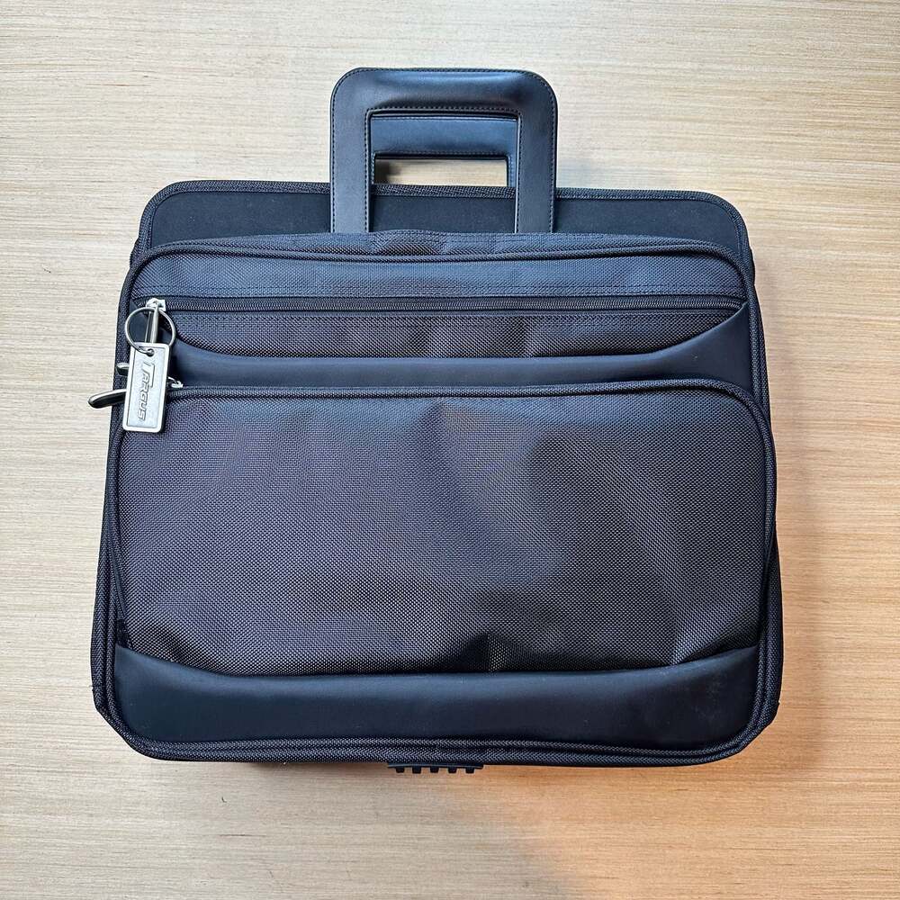 Targus Noteworthy Black Nylon Laptop Briefcase Portfolio